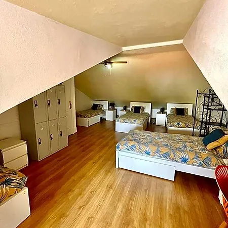 Ljmonade Hotel